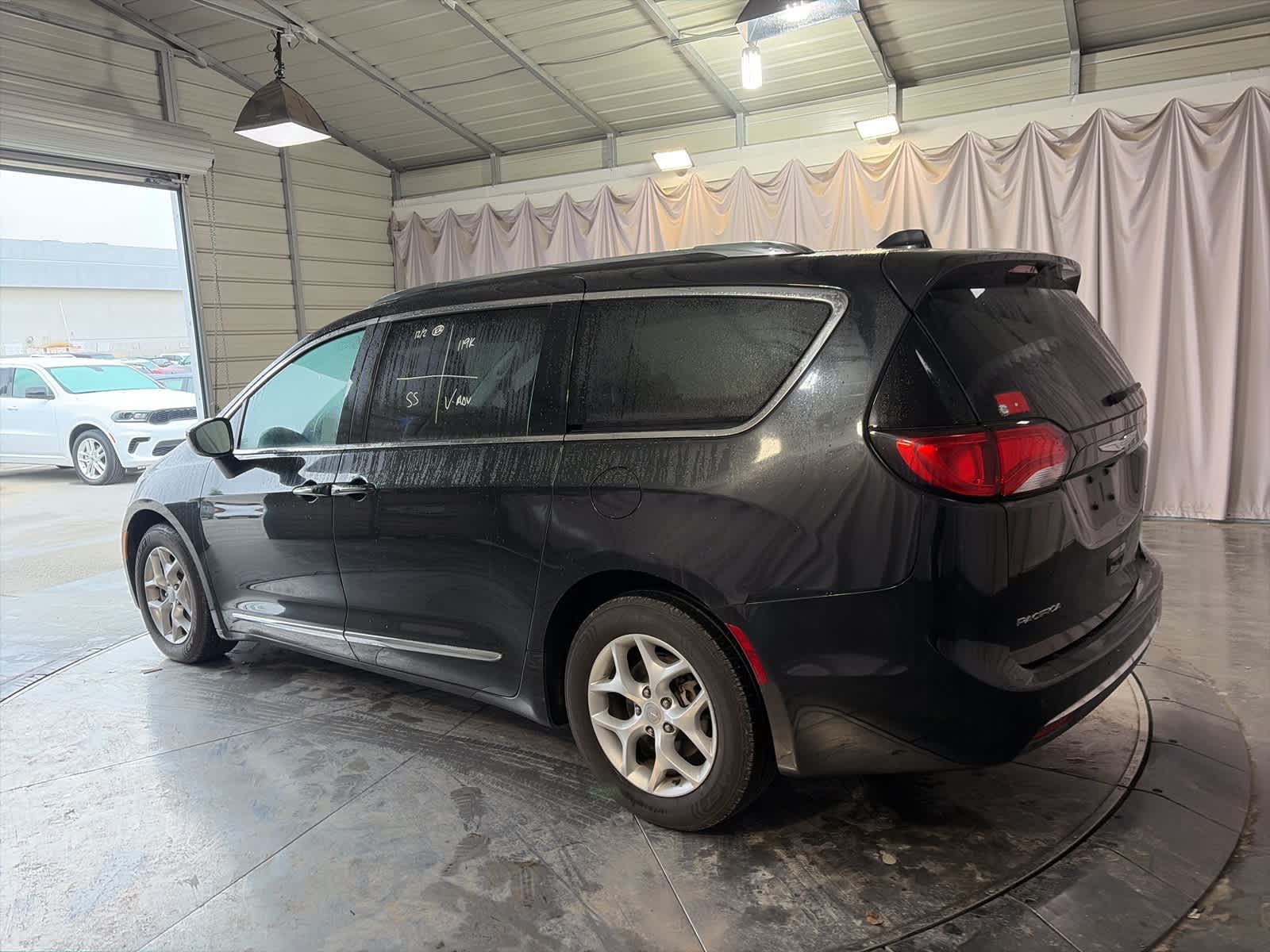 Thumbnail: 2017 Chrysler Pacifica - 13