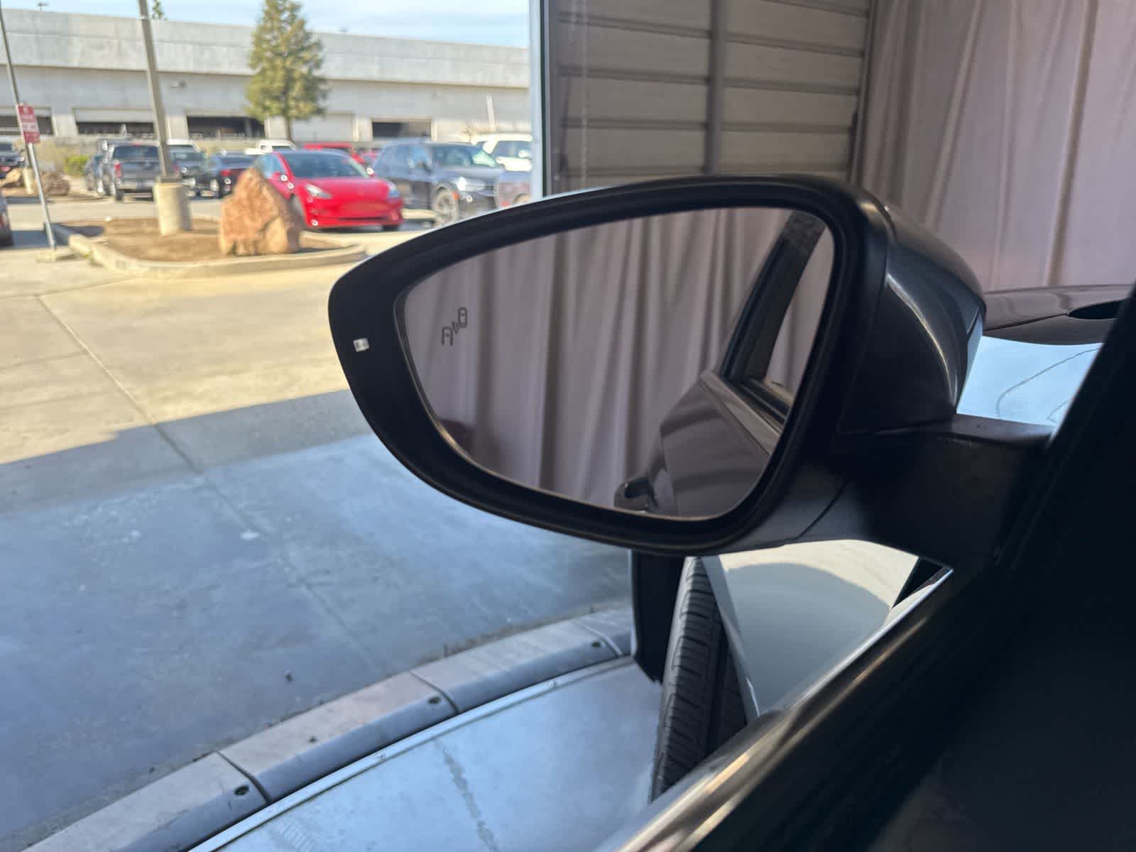 2018 Volkswagen Passat 2.0T SE photo 3