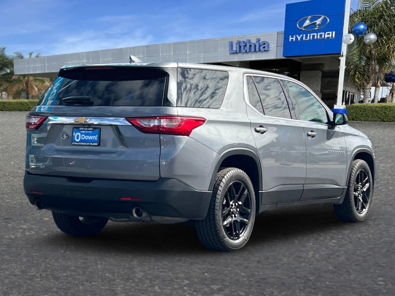 2019 Chevrolet Traverse 1LS photo 2