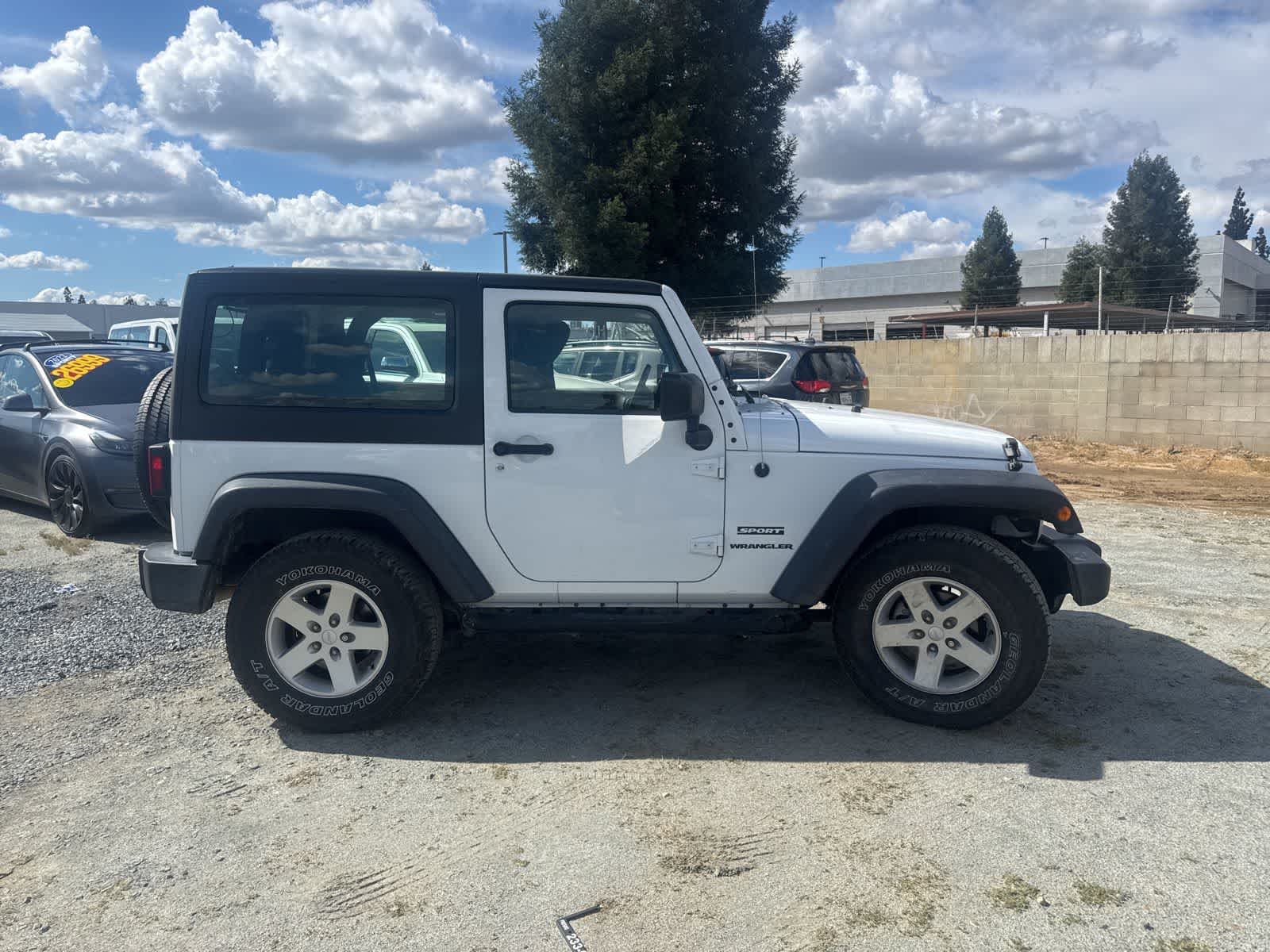 2017 Jeep Wrangler JK Sport 4x4 photo 4