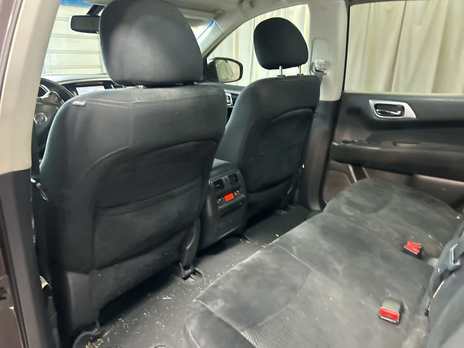 Thumbnail: 2015 Nissan Pathfinder - 19