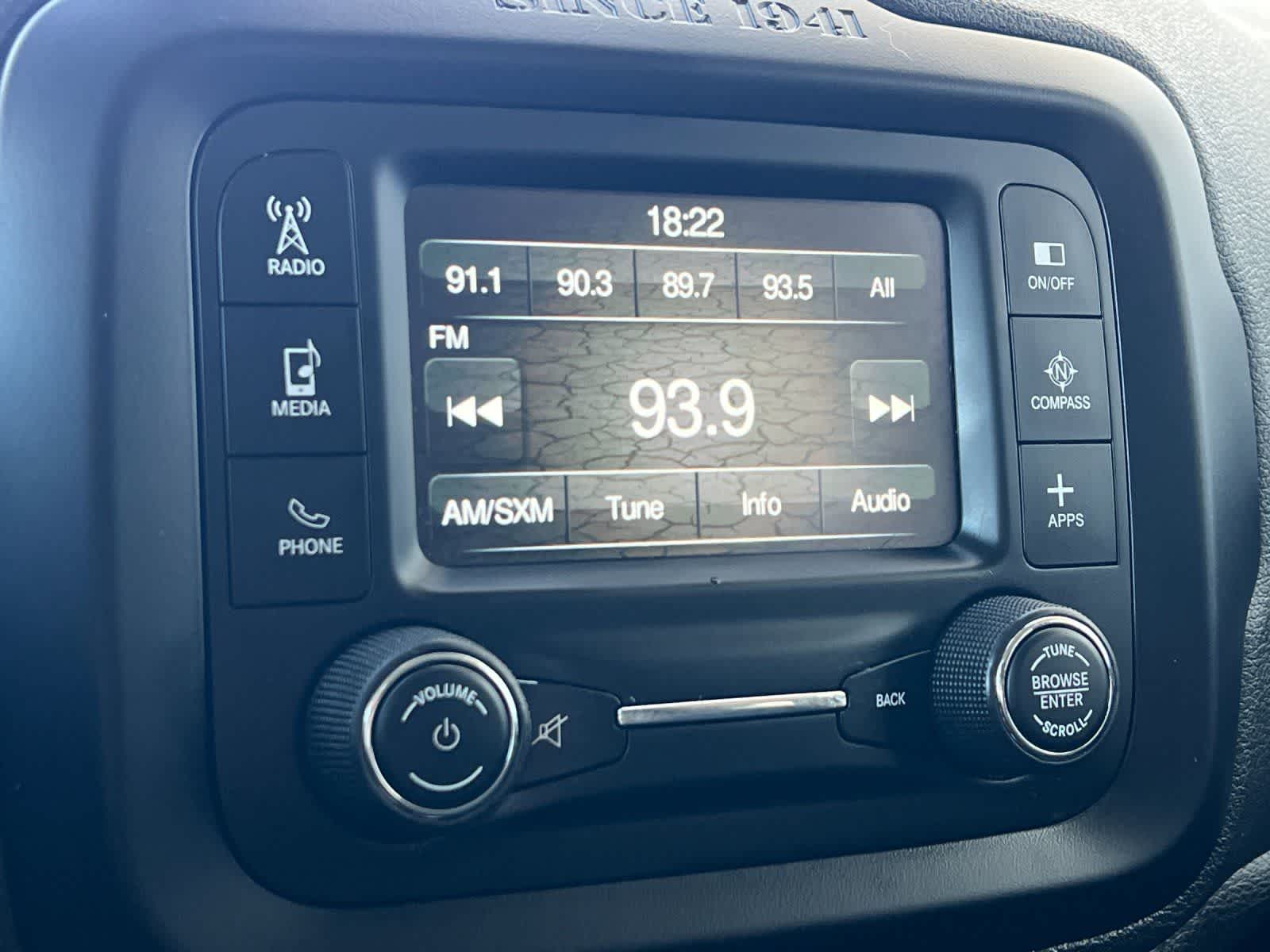 Thumbnail: 2016 Jeep Renegade - 19