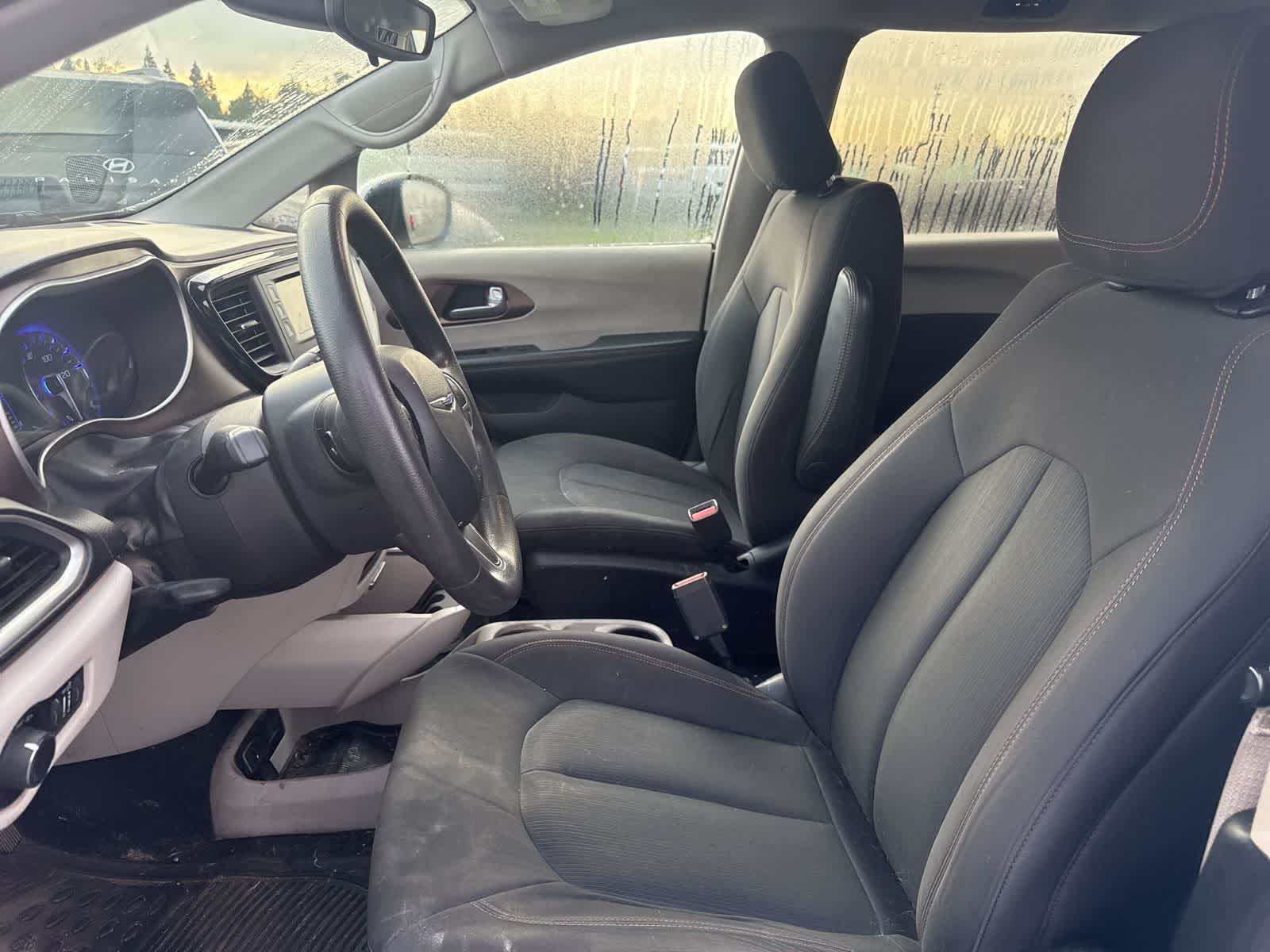 Thumbnail: 2017 Chrysler Pacifica - 16