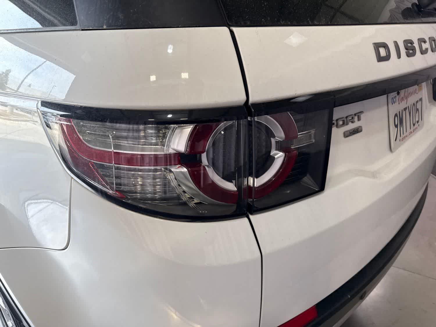 Thumbnail: 2018 Land Rover Discovery Sport - 9