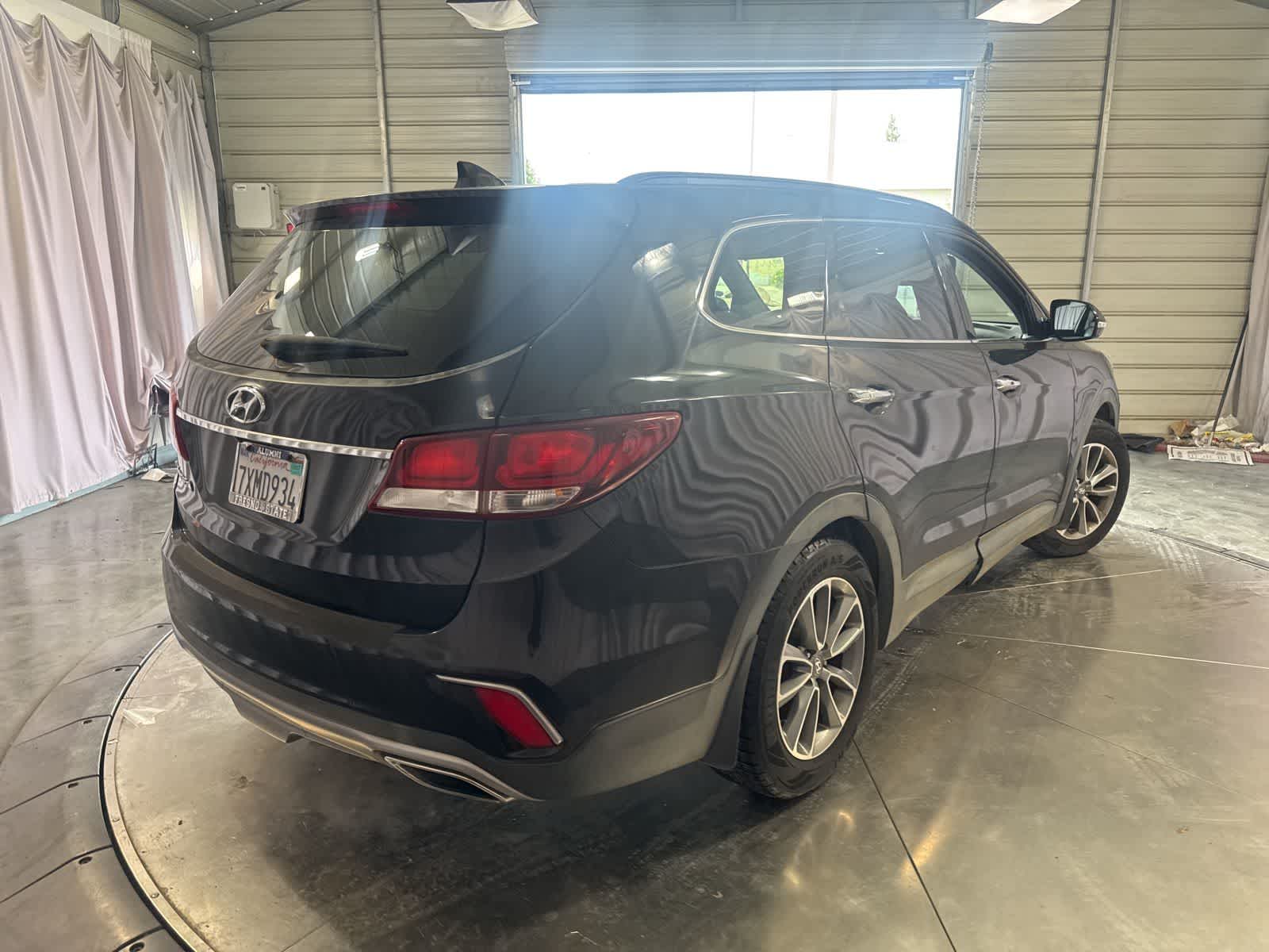 2017 Hyundai Santa Fe SE photo 5