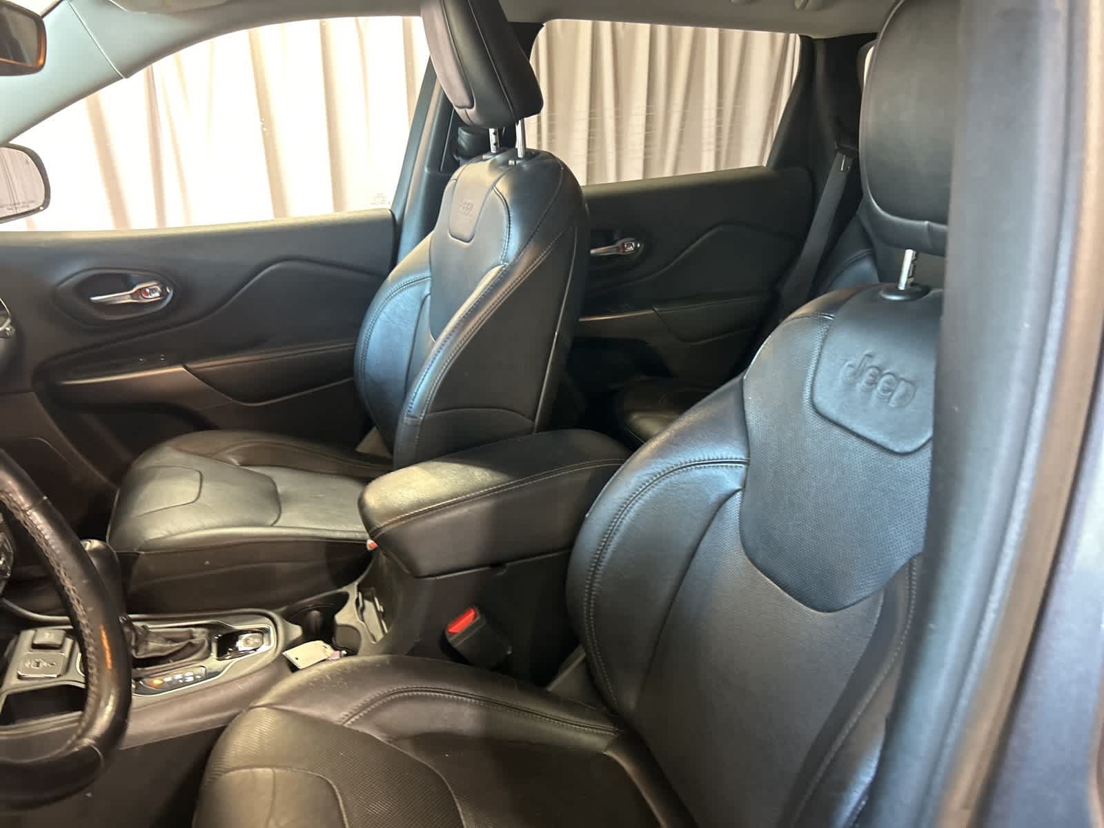 Thumbnail: 2020 Jeep Cherokee - 26