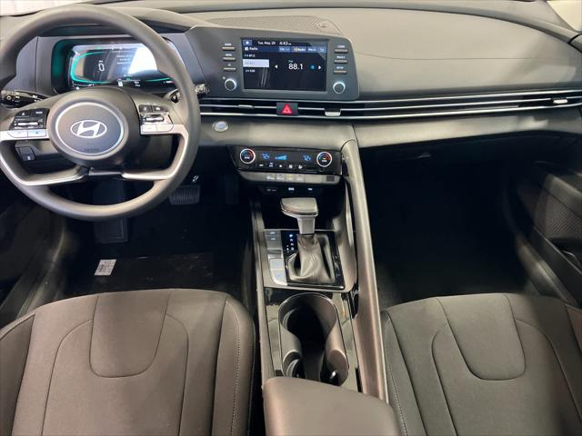 Thumbnail: 2025 Hyundai Elantra - 4
