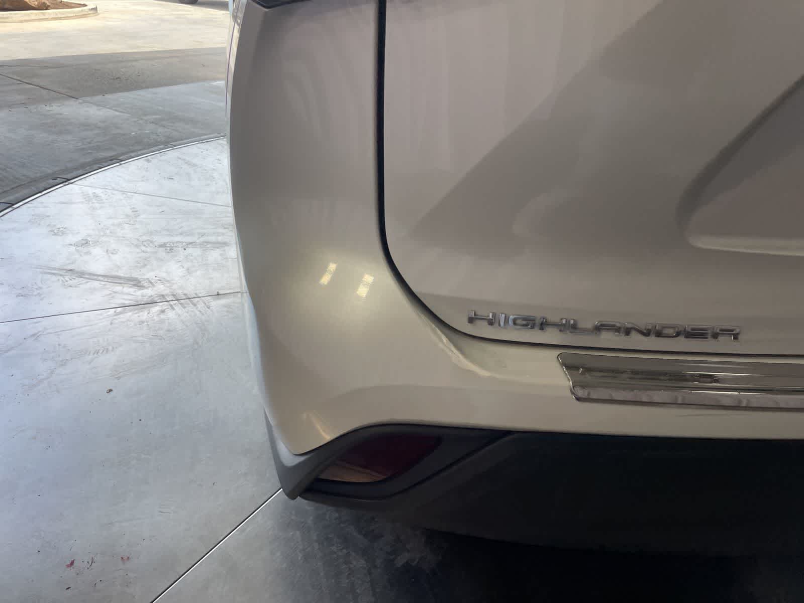 Thumbnail: 2023 Toyota Highlander - 17