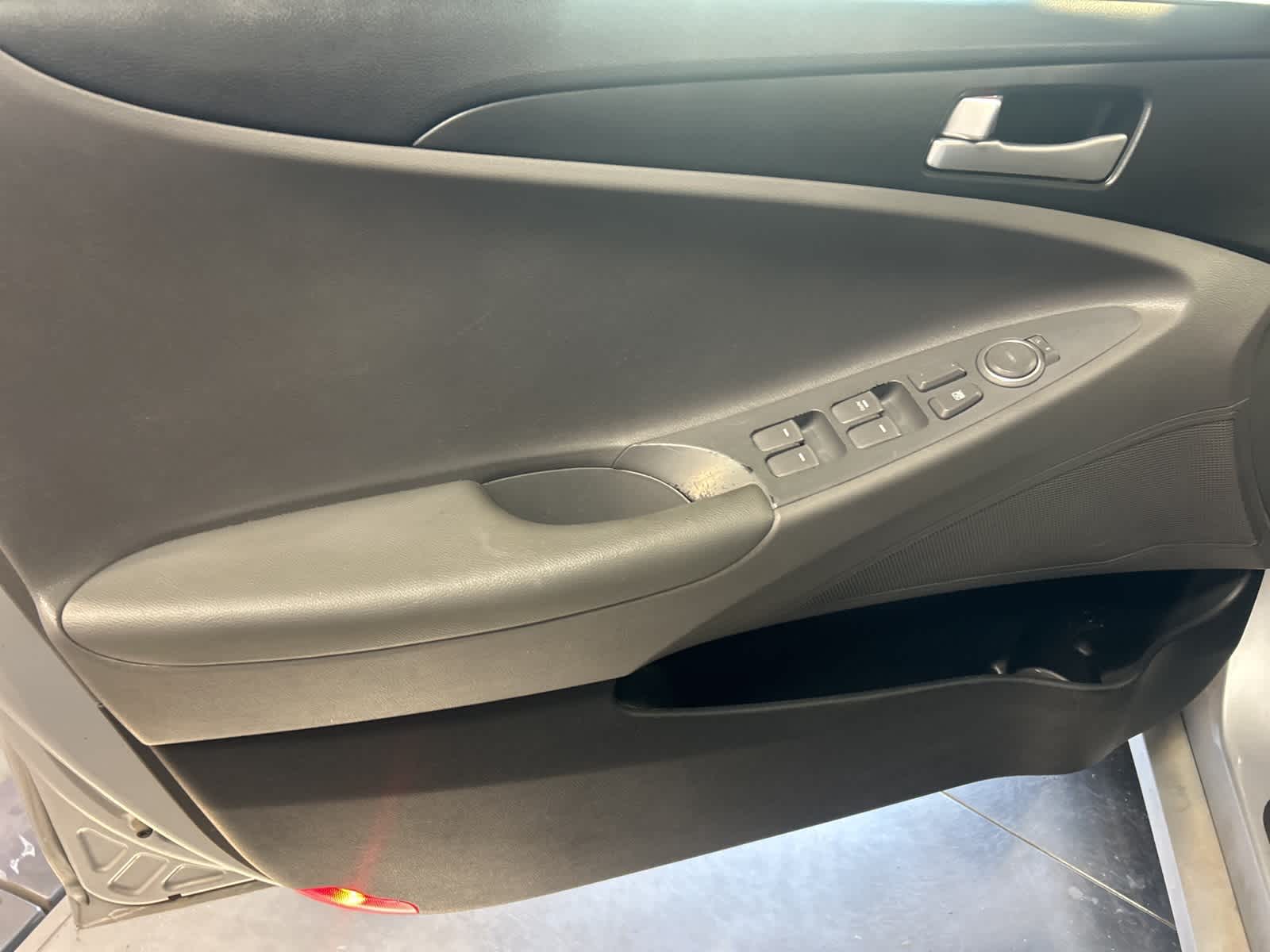Thumbnail: 2011 Hyundai Sonata - 22
