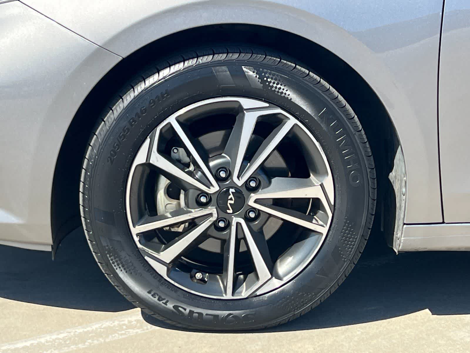 Thumbnail: 2023 Kia Forte - 24