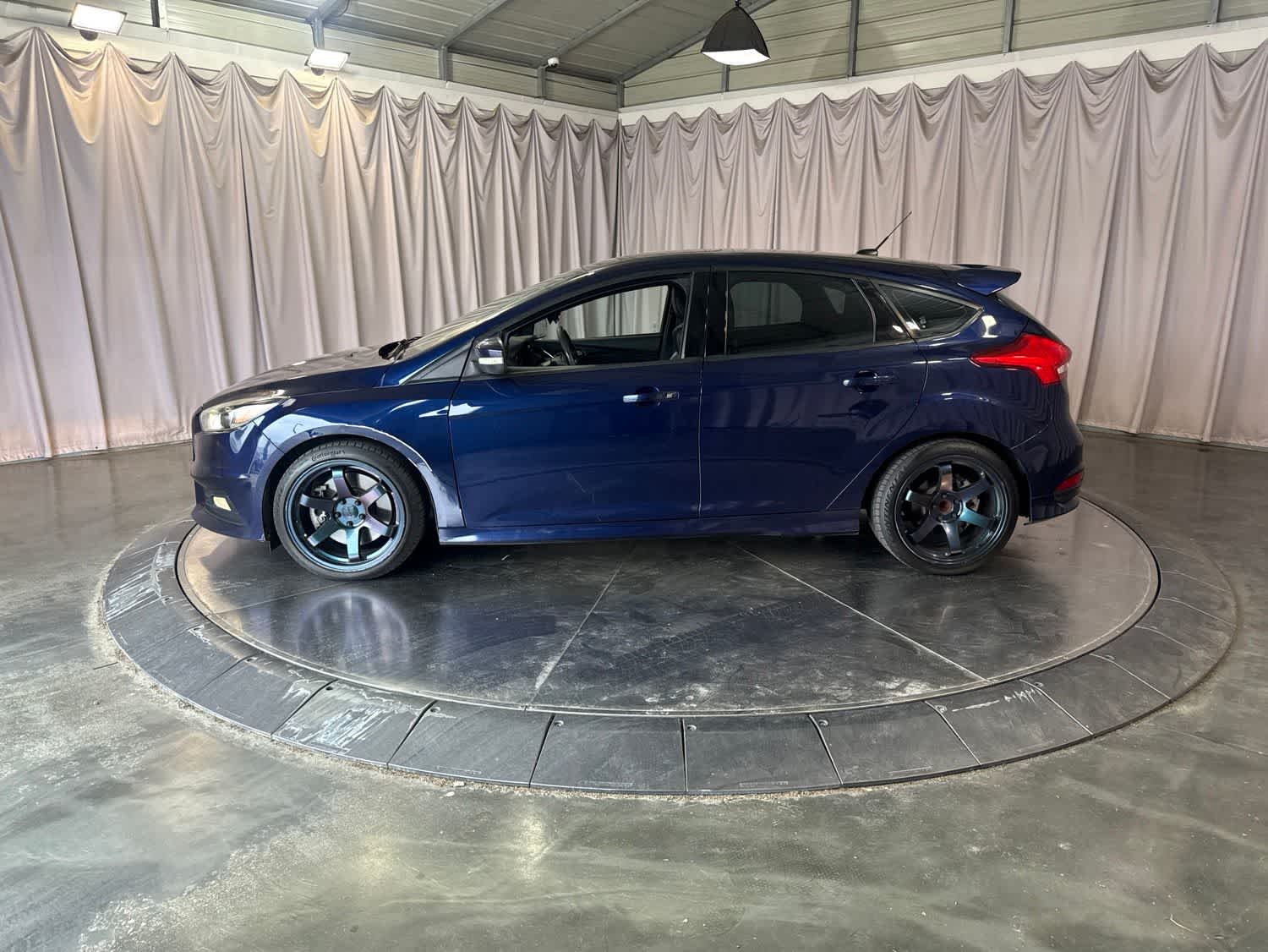 2017 Ford Focus ST Base photo 6