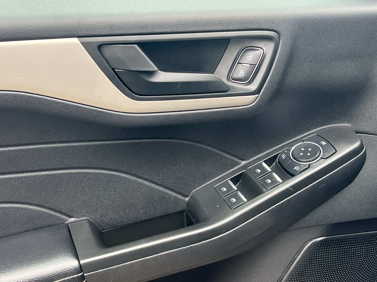 Thumbnail: 2022 Ford Escape - 12