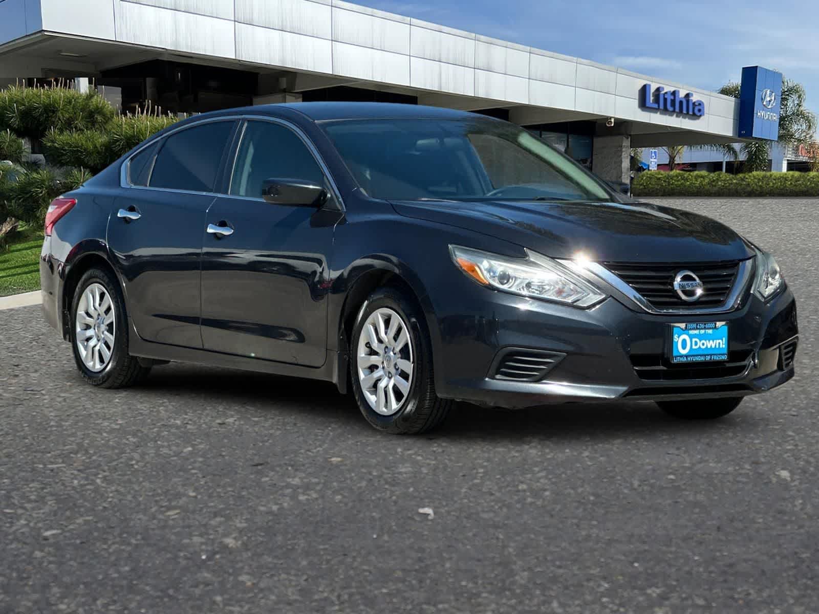 Thumbnail: 2016 Nissan Altima - 10
