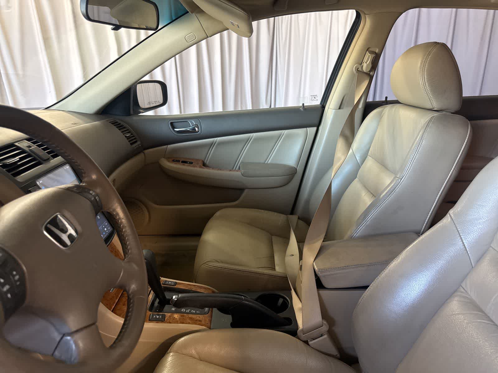 Thumbnail: 2005 Honda Accord - 20