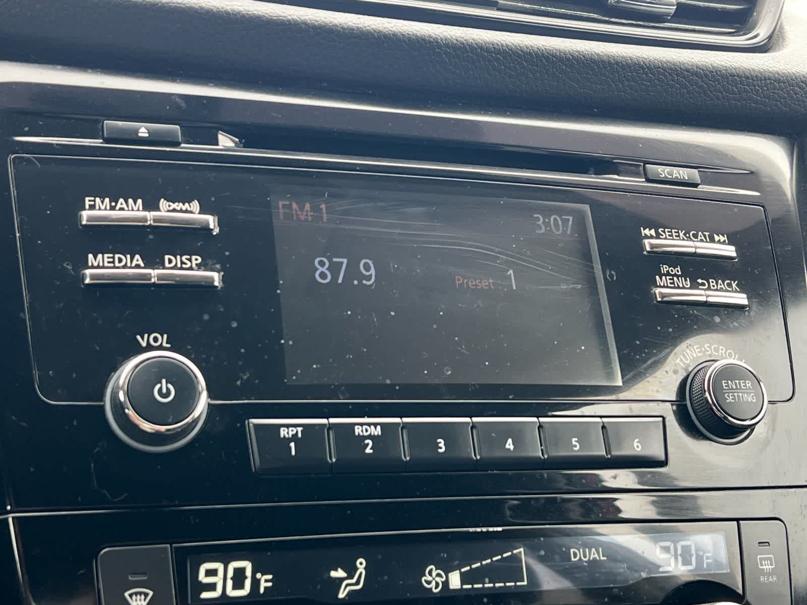 Thumbnail: 2017 Nissan Rogue - 19