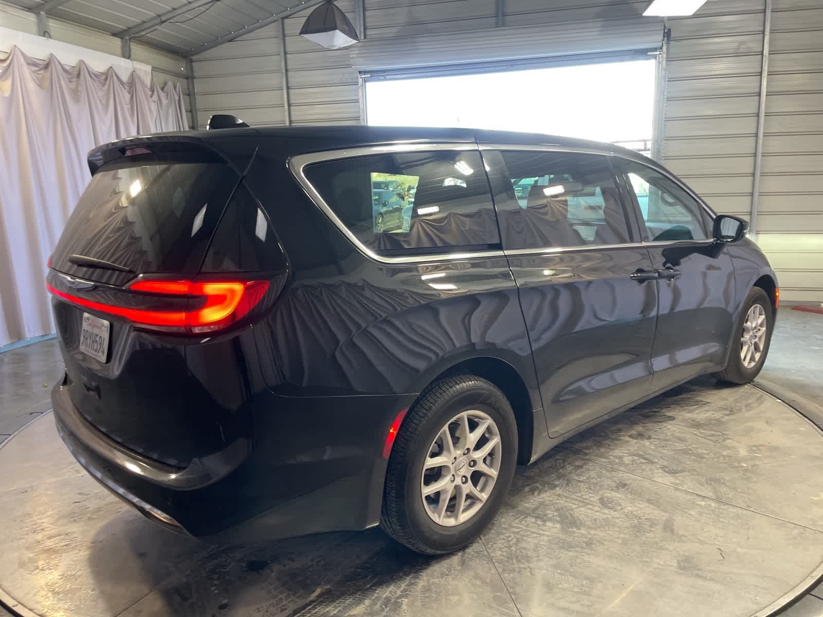 Thumbnail: 2025 Chrysler Pacifica - 6