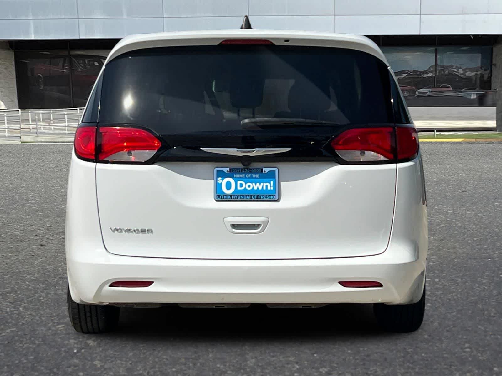 Thumbnail: 2023 Chrysler Voyager - 8