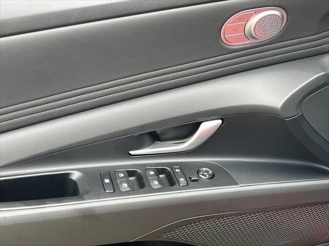 2025 Hyundai Elantra Limited Edition 12