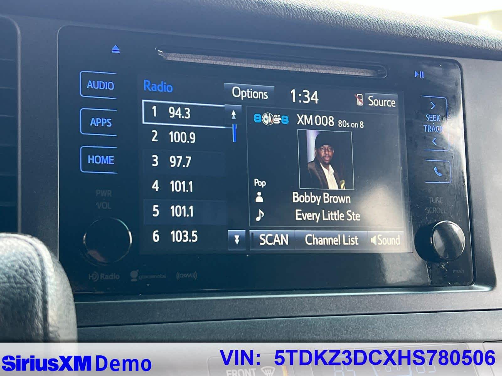 Thumbnail: 2017 Toyota Sienna - 30