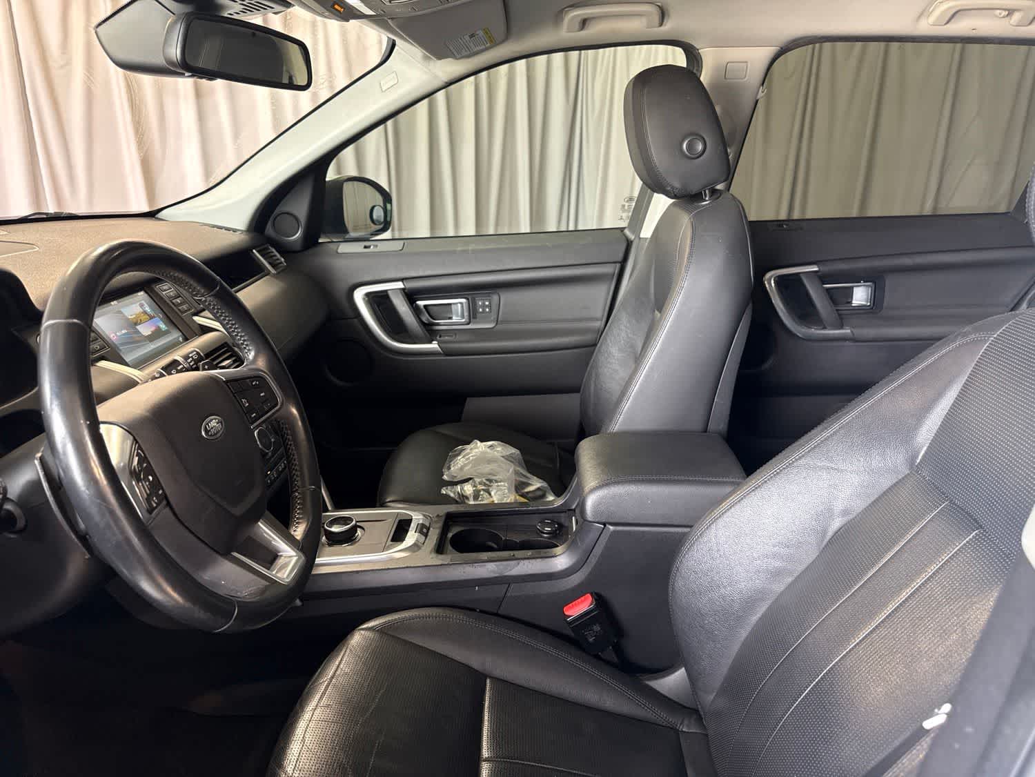 Thumbnail: 2018 Land Rover Discovery Sport - 20