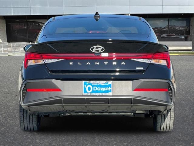 2025 Hyundai Elantra Sport 8