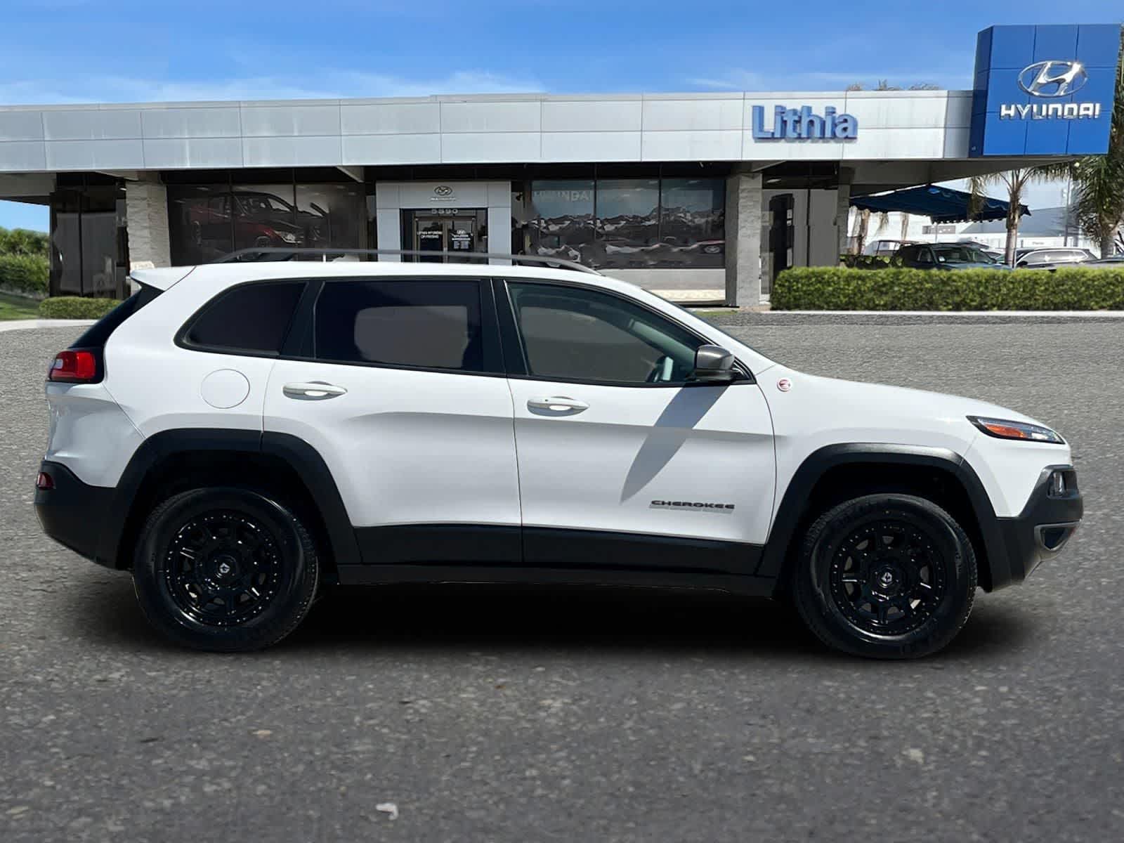 Thumbnail: 2017 Jeep Cherokee - 9