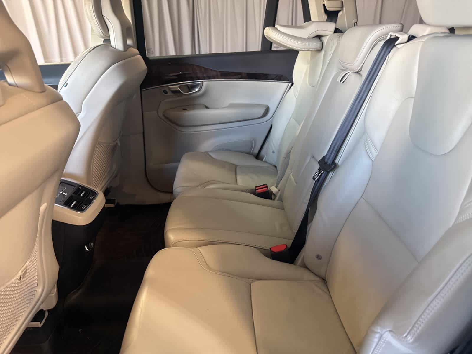 Thumbnail: 2016 Volvo XC90 - 17