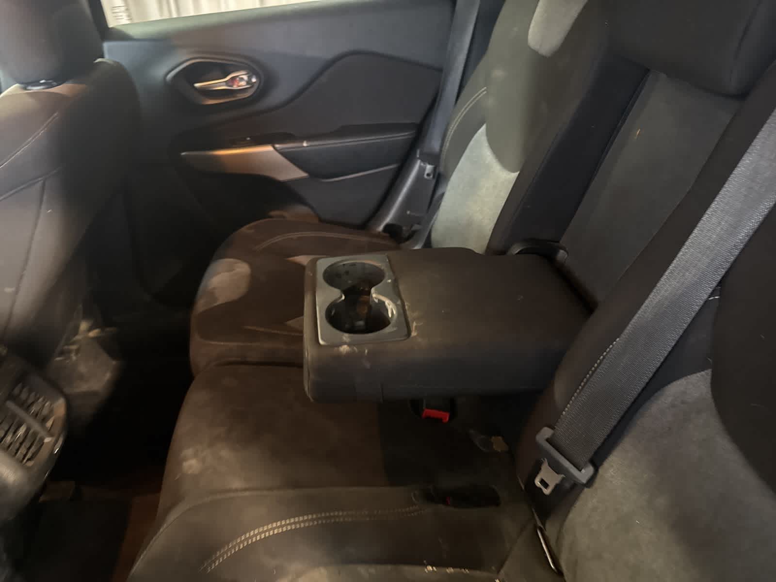 Thumbnail: 2018 Jeep Cherokee - 14