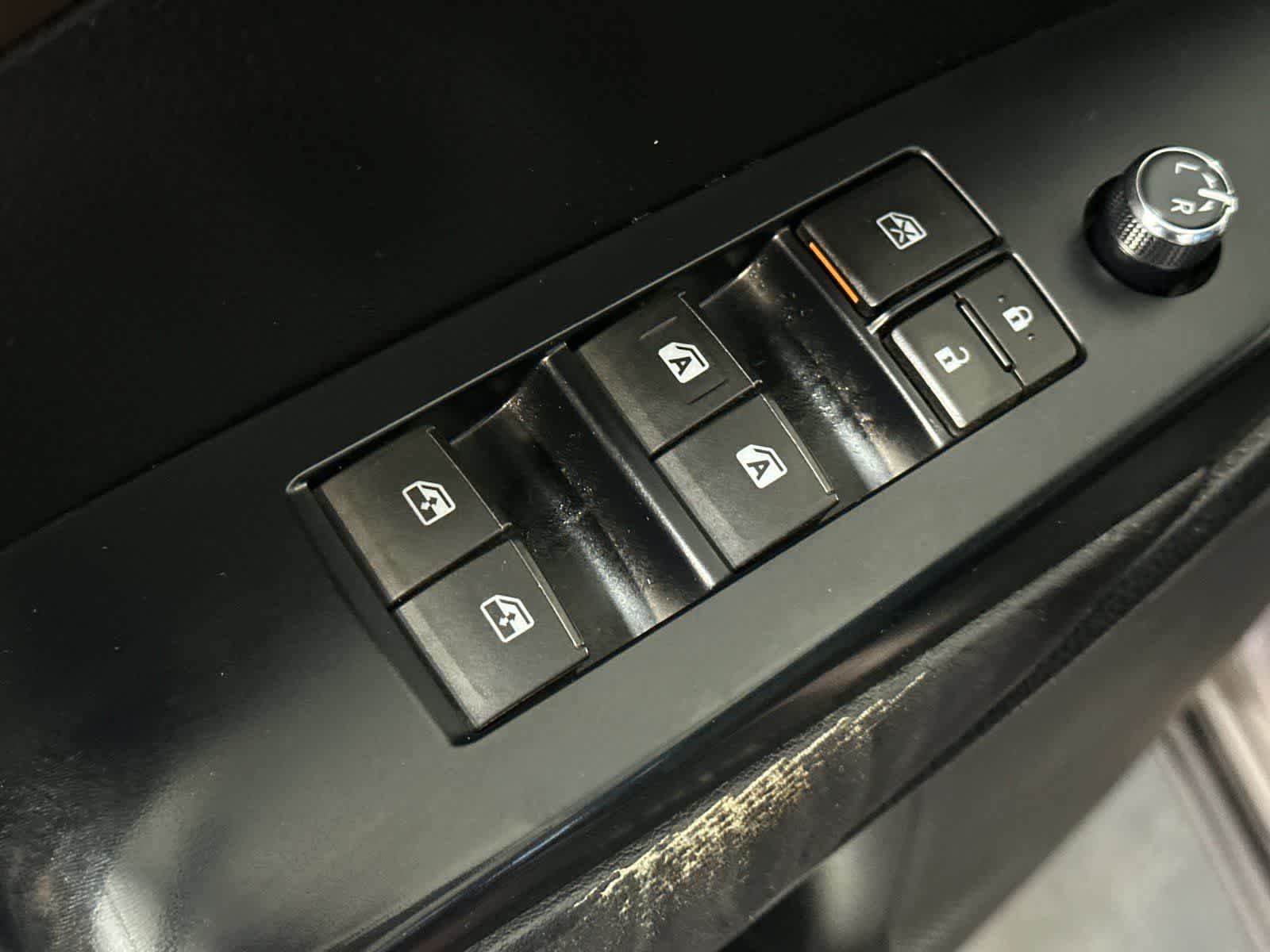 Thumbnail: 2016 Toyota Highlander - 14