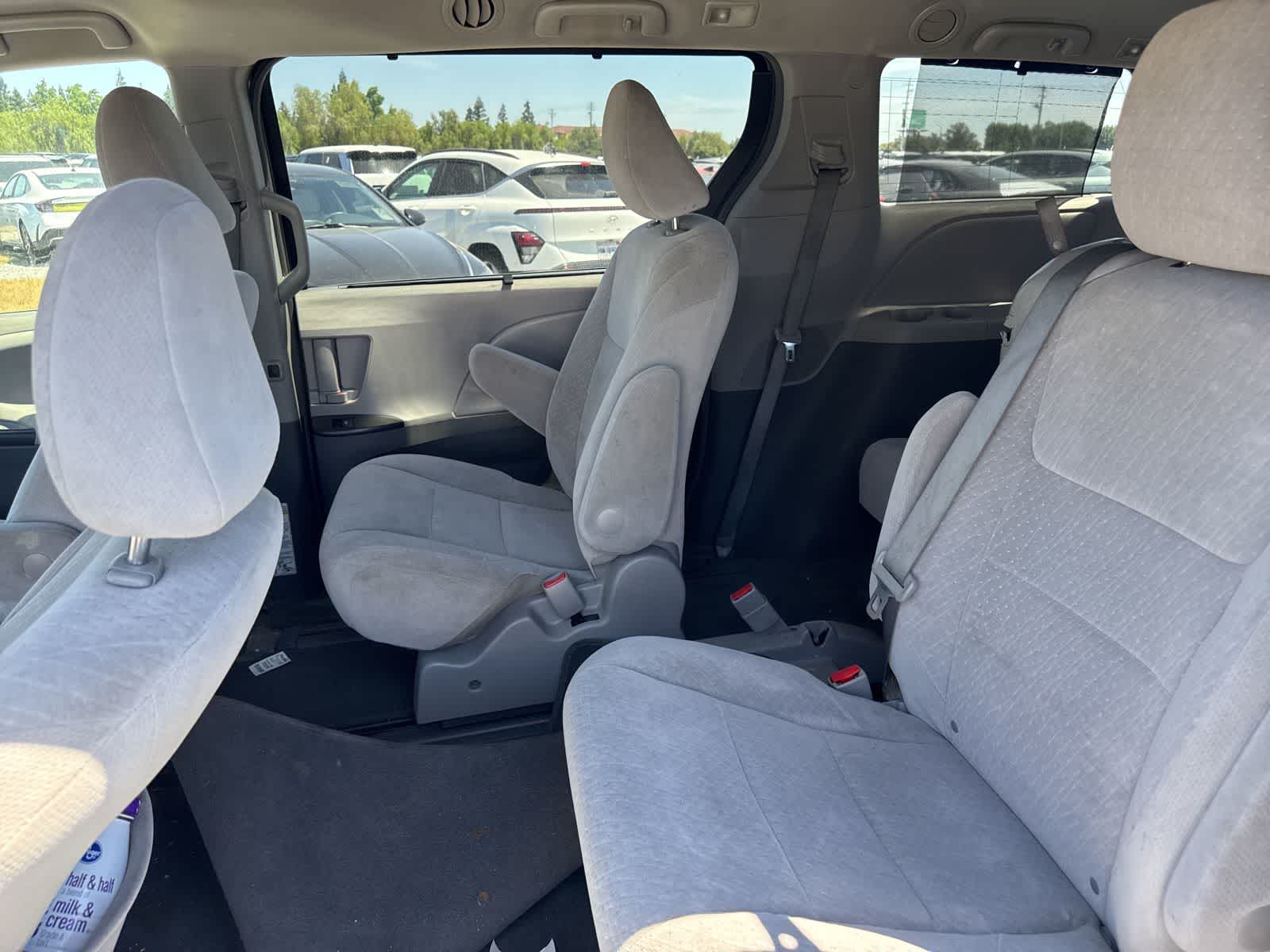 Thumbnail: 2015 Toyota Sienna - 14
