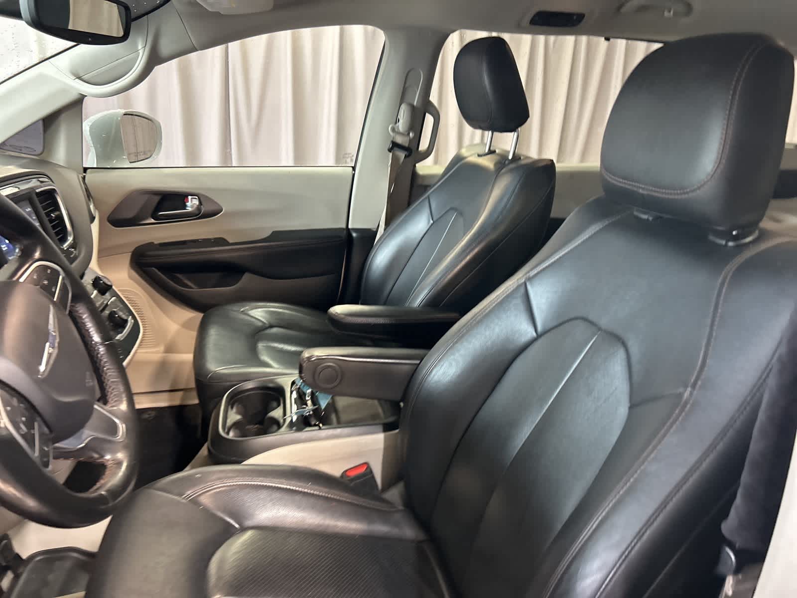 Thumbnail: 2020 Chrysler Pacifica - 24