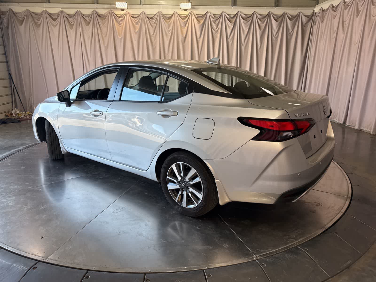 2025 Nissan Versa 1.6 SV photo 6