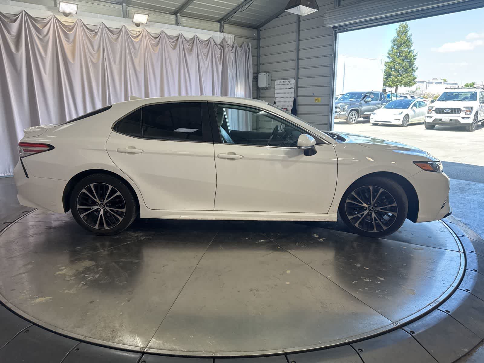 Thumbnail: 2019 Toyota Camry - 3