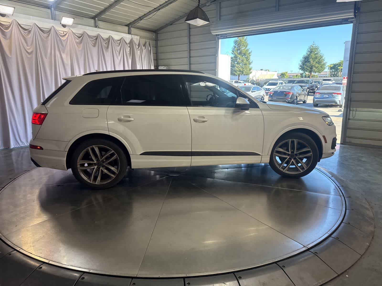 Thumbnail: 2017 Audi Q7 - 4