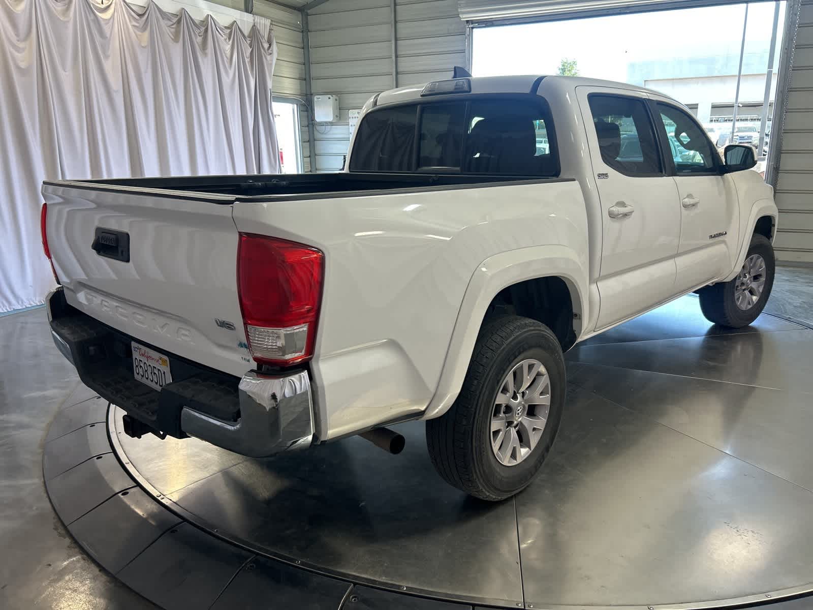 Thumbnail: 2017 Toyota Tacoma - 10