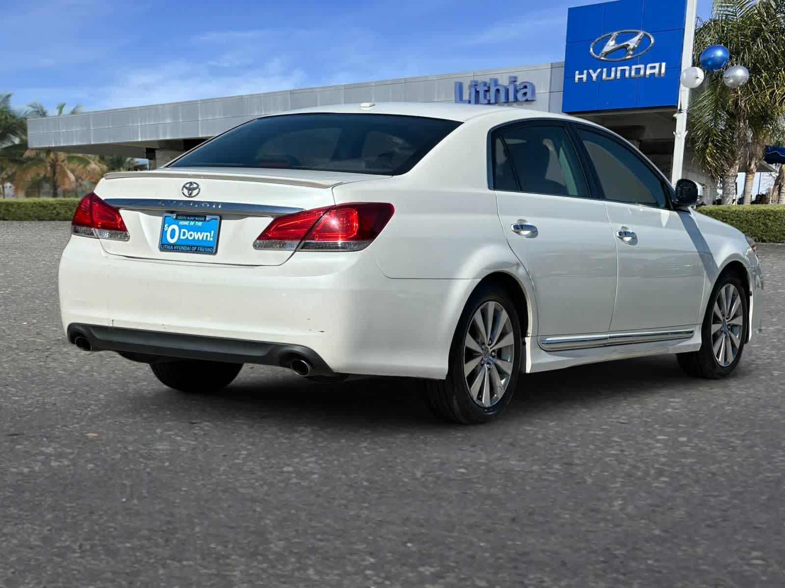 Thumbnail: 2011 Toyota Avalon - 3