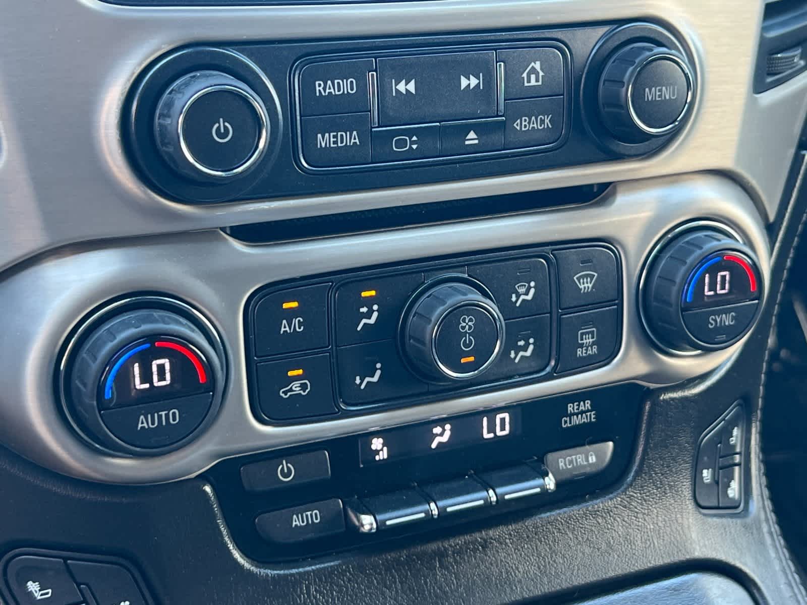 Thumbnail: 2020 GMC Yukon XL - 23