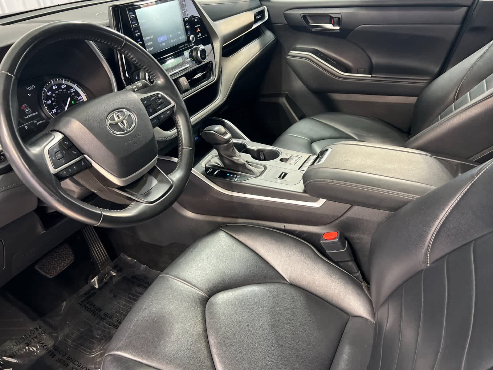 Thumbnail: 2022 Toyota Highlander - 11