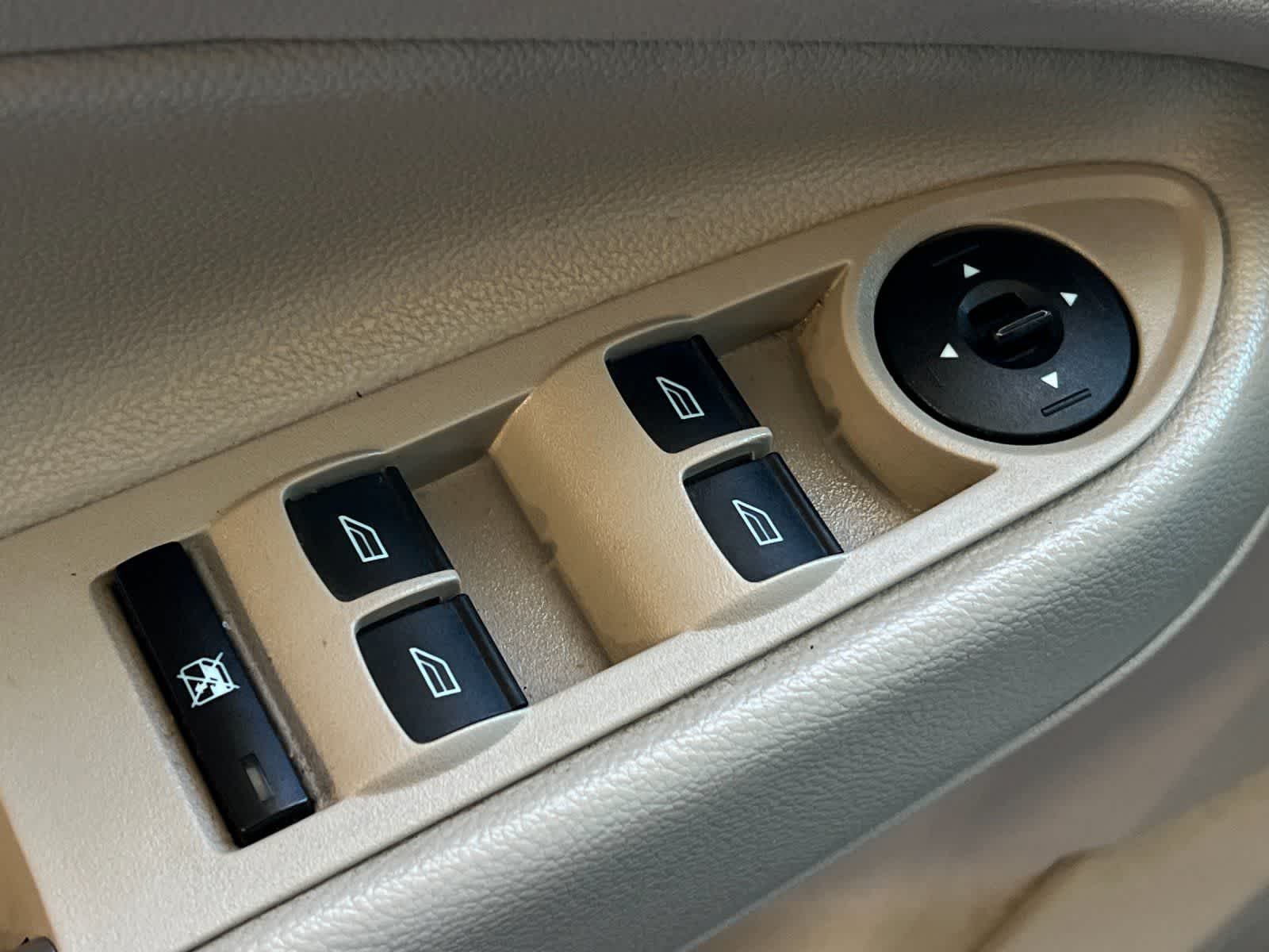 Thumbnail: 2014 Ford Escape - 14