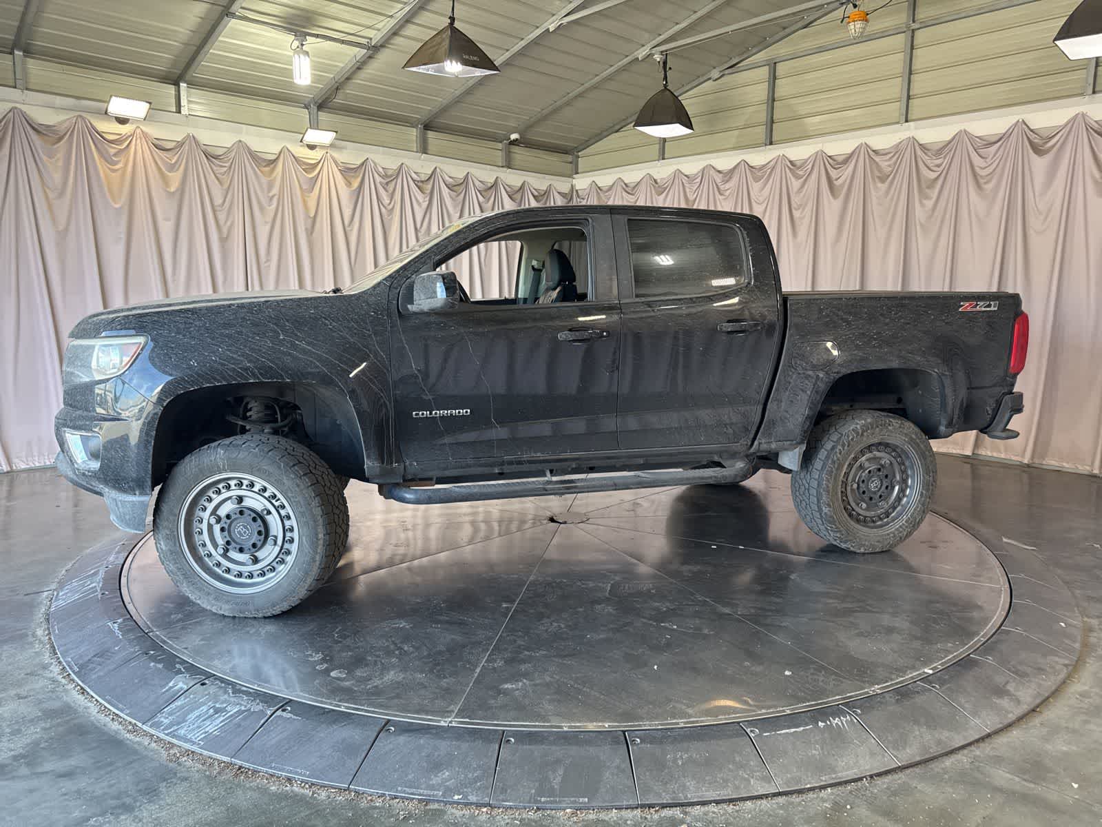 2017 Chevrolet Colorado Z71 photo 3