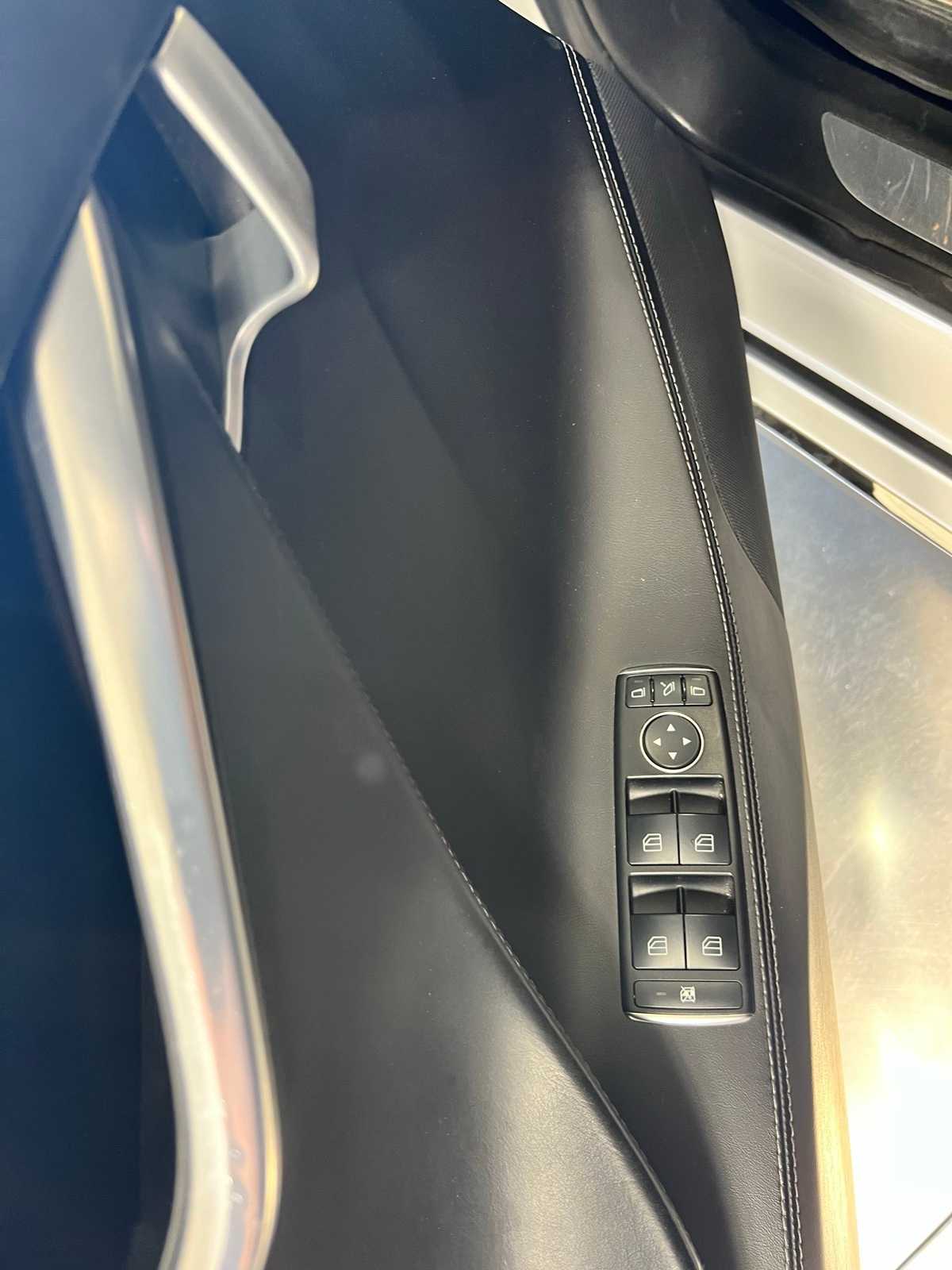 Thumbnail: 2015 Tesla Model S - 23