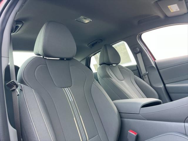 Thumbnail: 2025 Hyundai Elantra - 17