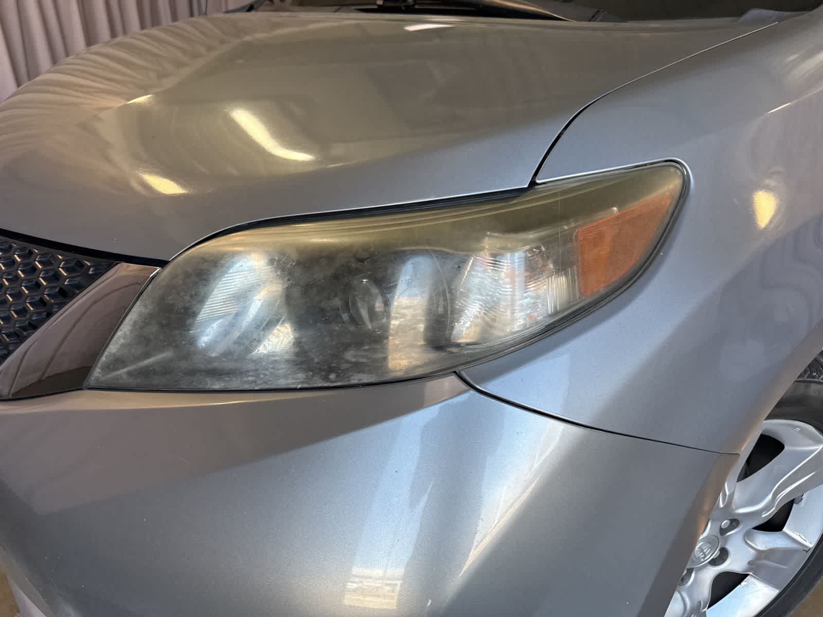 Thumbnail: 2014 Toyota Sienna - 9