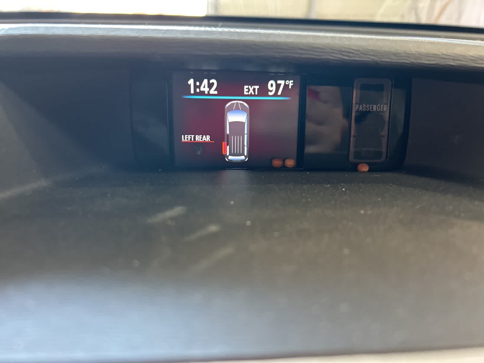 Thumbnail: 2014 Toyota Sienna - 20