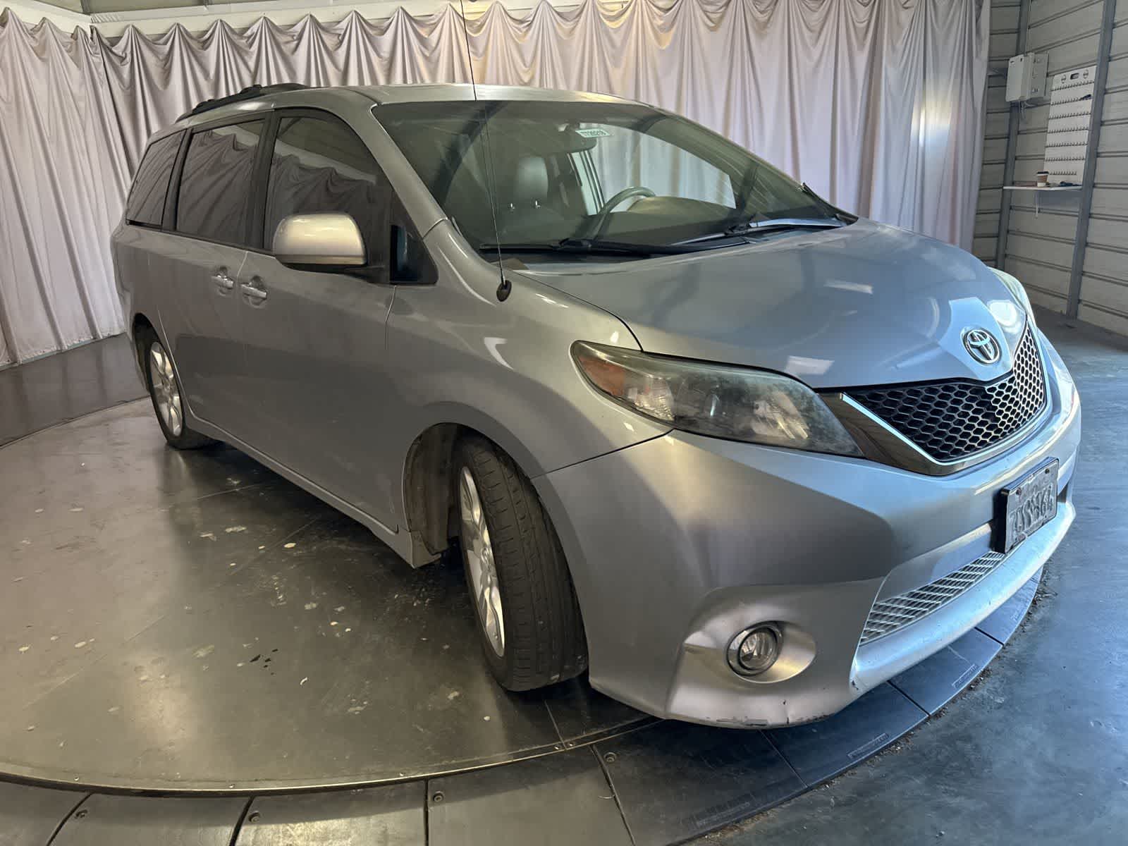Thumbnail: 2014 Toyota Sienna - 3