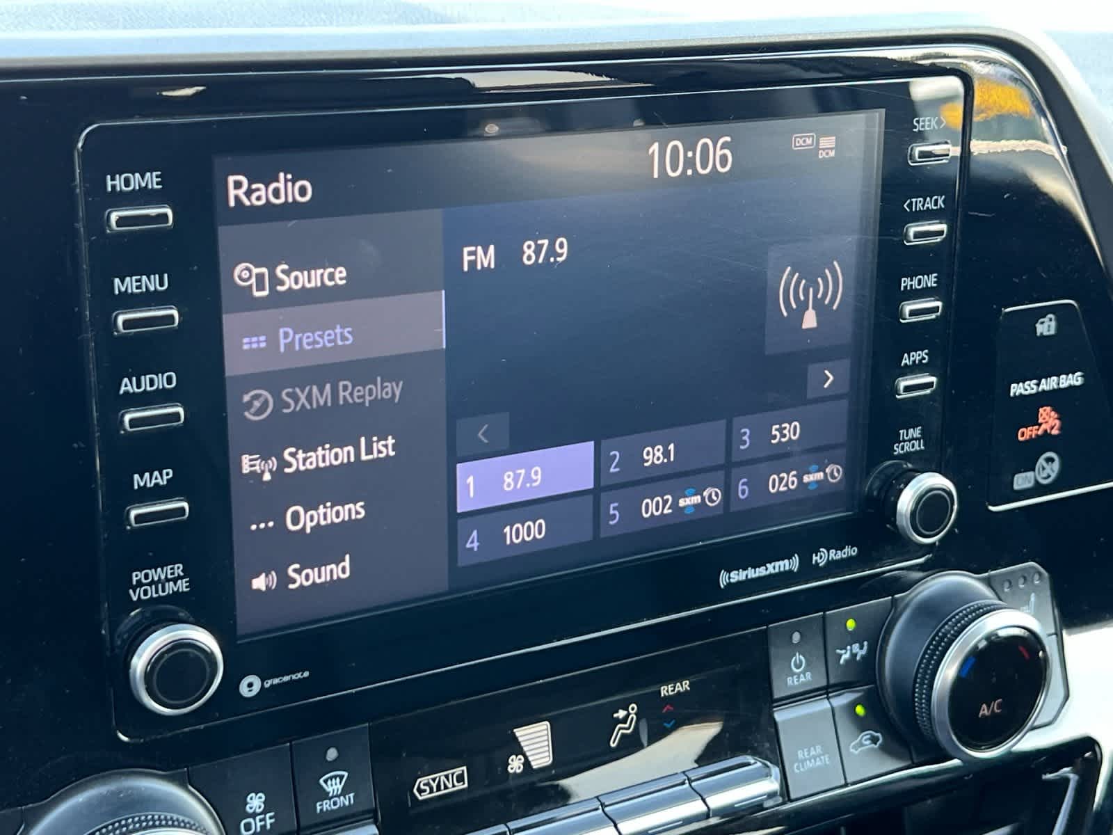 Thumbnail: 2022 Toyota Highlander - 19