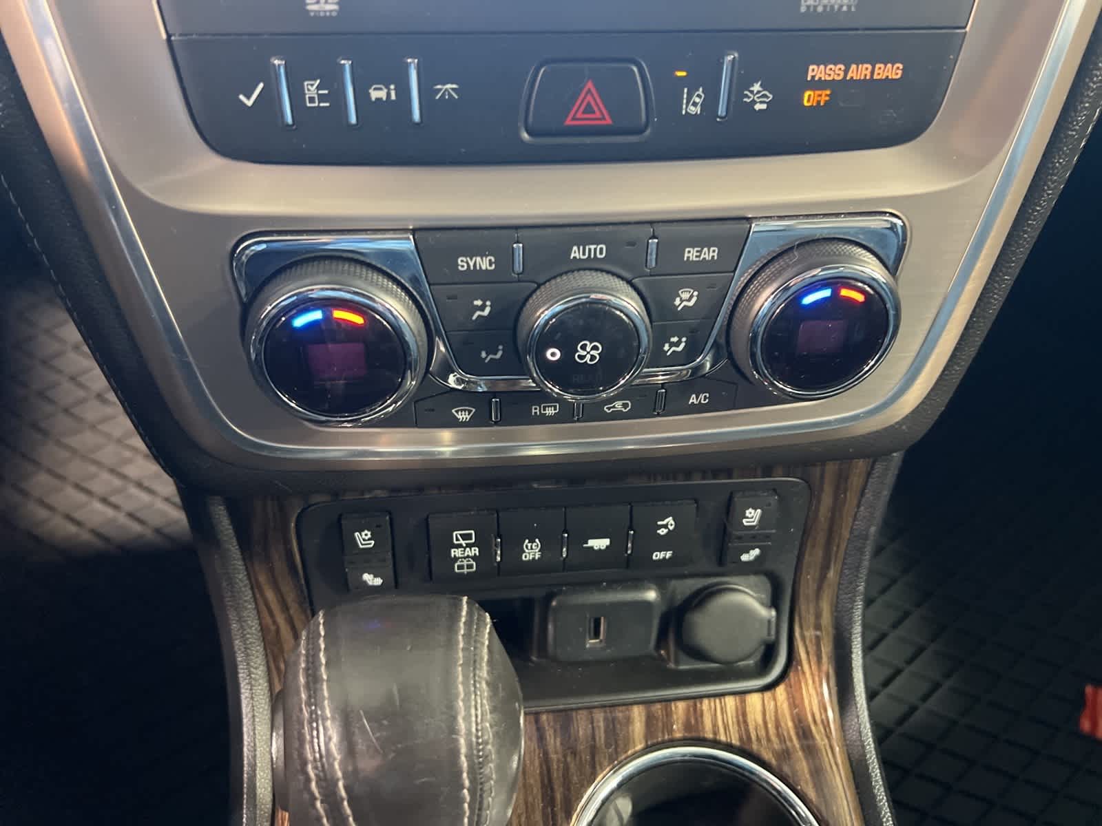 Thumbnail: 2016 GMC Acadia - 28