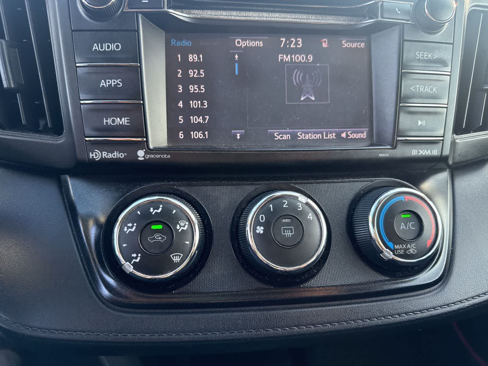 Thumbnail: 2017 Toyota RAV4 - 27