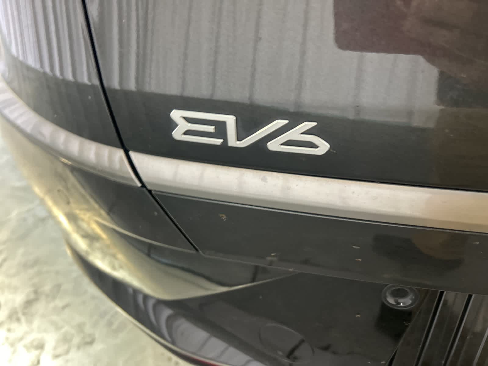 Thumbnail: 2022 Kia EV6 - 11
