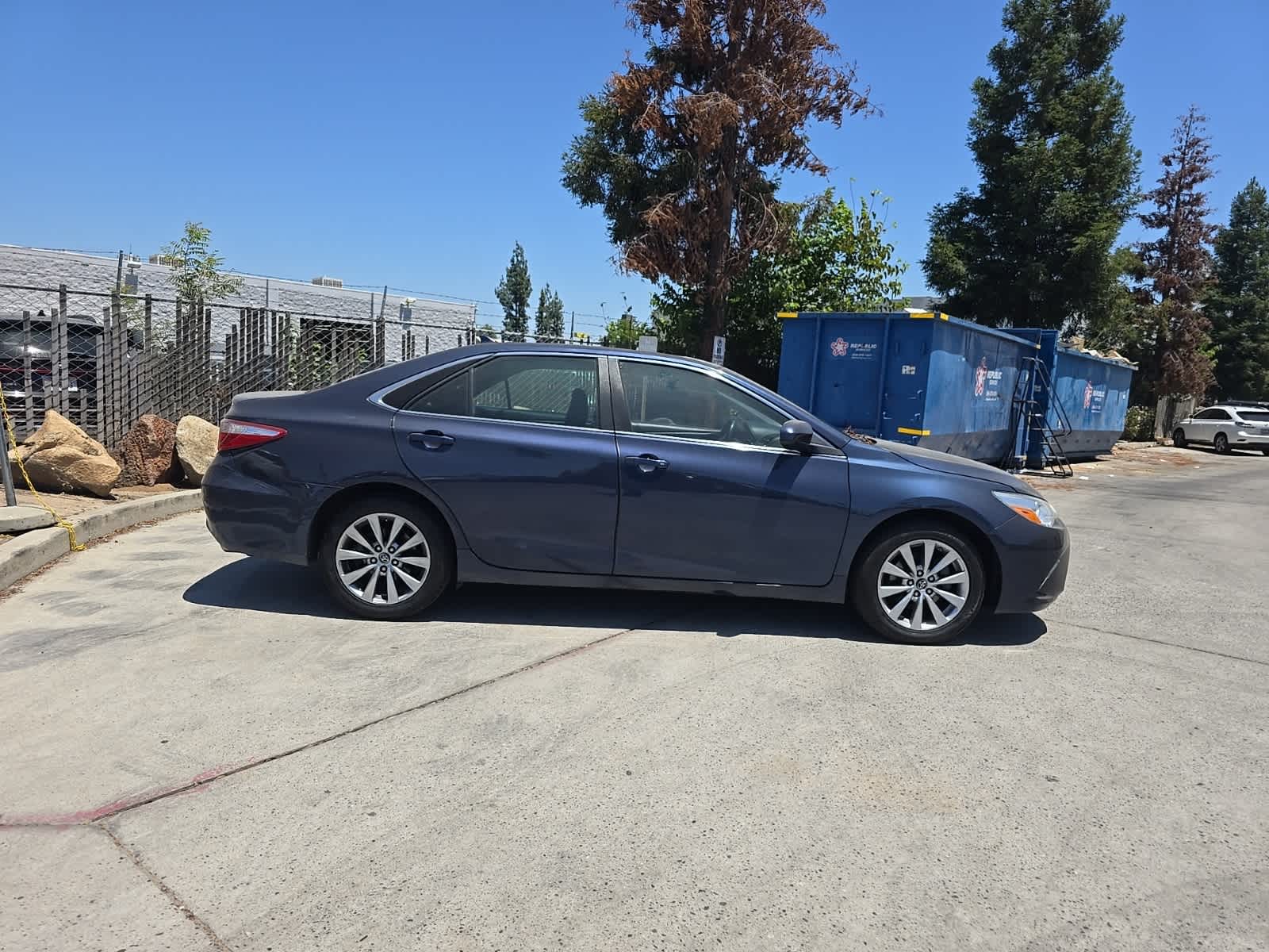 Thumbnail: 2017 Toyota Camry - 4